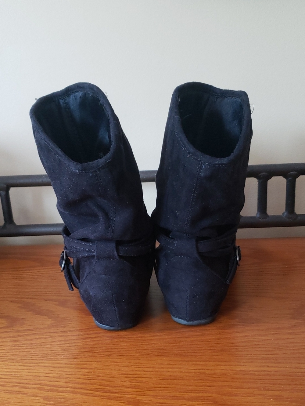 Michael Shannon Black Faux-suede Slouchy Ankle Boots with Wrap Strap Size: 7 - Picture 16 of 16